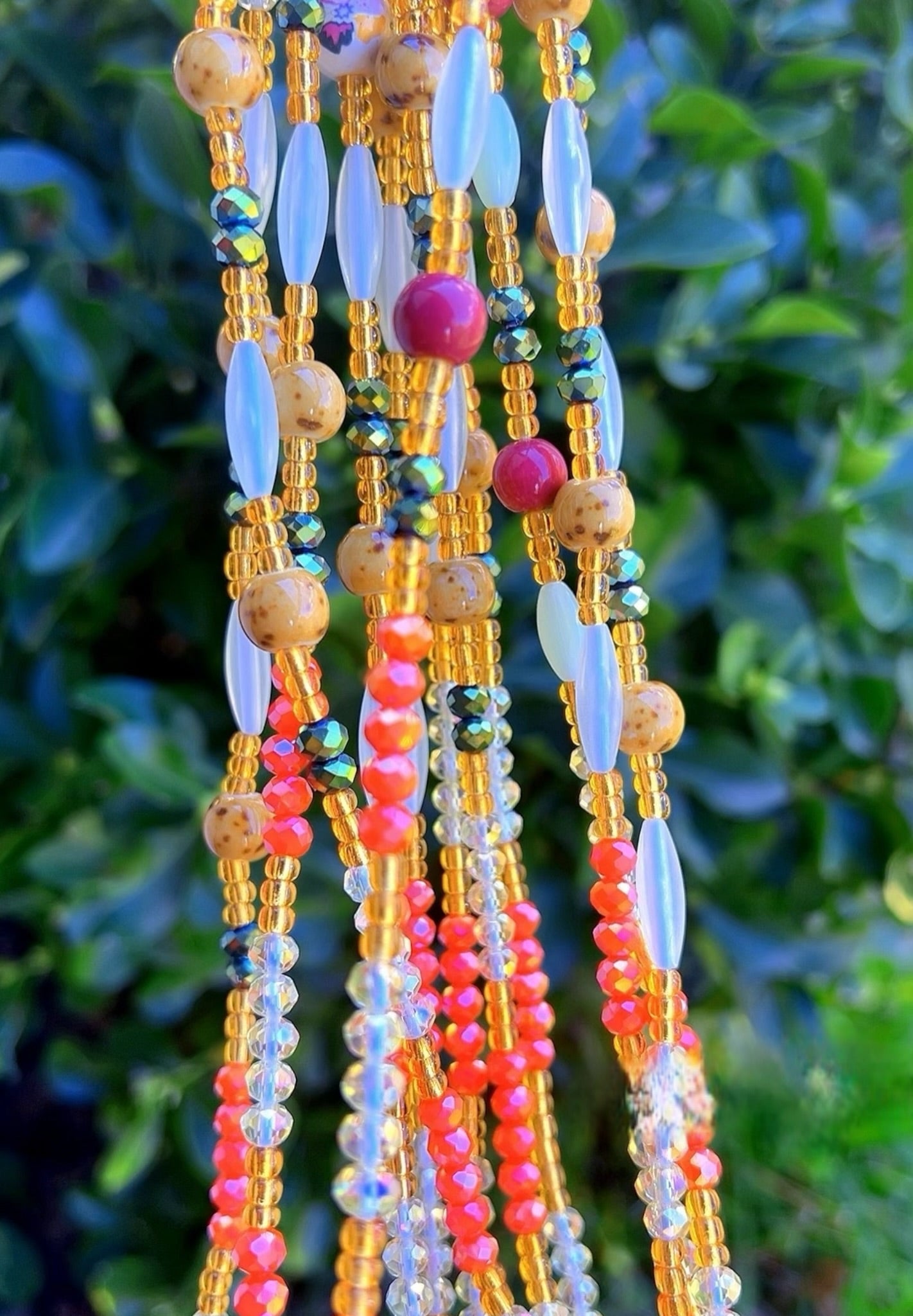 ⸻
Golden Ember Waist Beads – Handmade in Ghana (€12 per strand)
