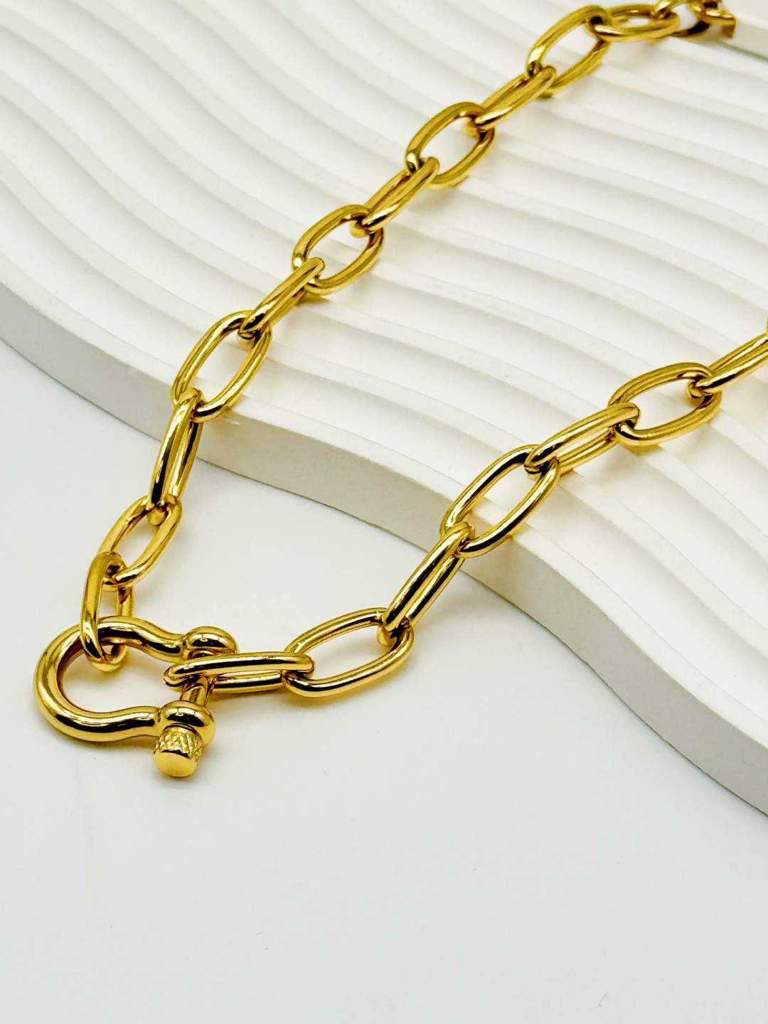 Elegant Toggle Chain Necklace - Stainless Steel