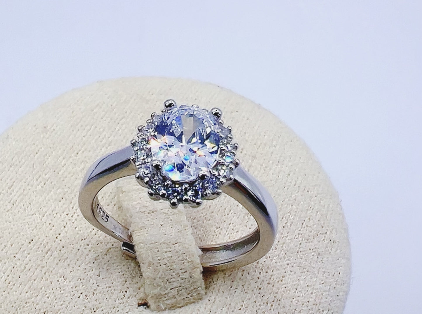 Classic Halo Solitaire Ring – 925 Silver