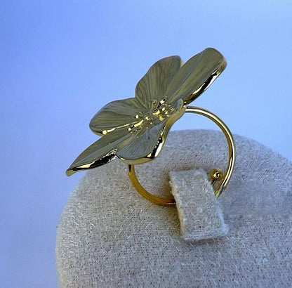 Golden Bloom Statement Ring -waterproof