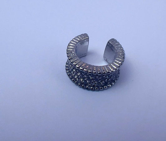 Luxe Ribbed Ear Cuff - tarnish resistant