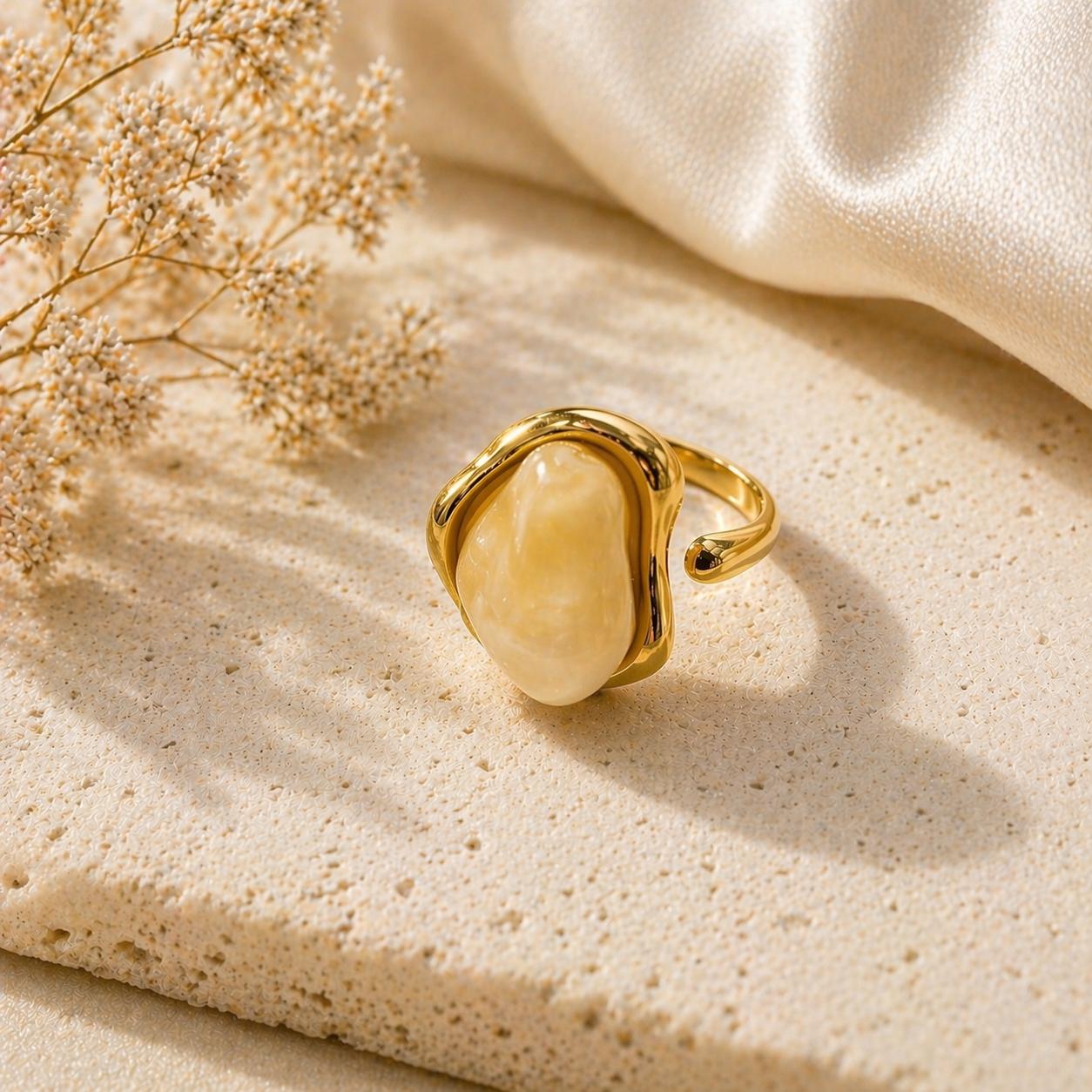 Anello “Luce Divina” – Collezione Aura Elegance
